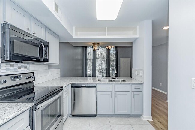 Building Photo - 3911 Sunrise Dr