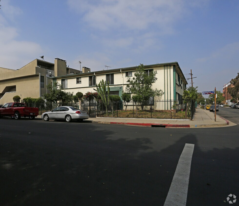 Foto del edificio - 901 S Manhattan Pl