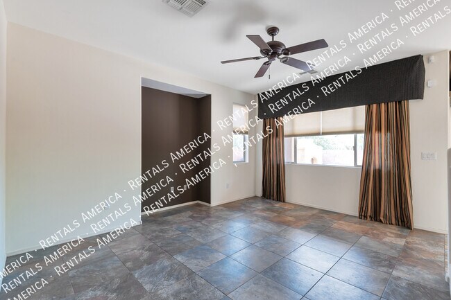 Foto del edificio - 1605 W Homecoming Way