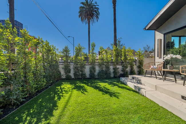 Building Photo - 651 N Wilton Pl