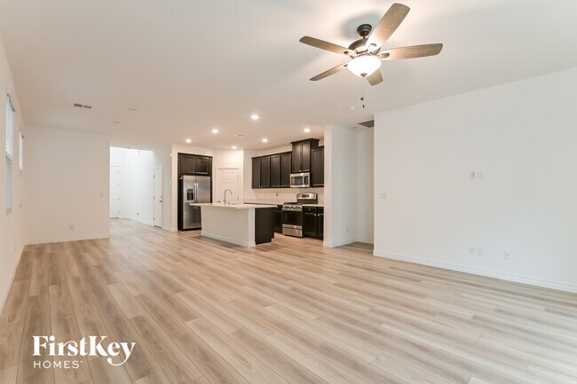 Foto del edificio - 6845 Greensmen Ave