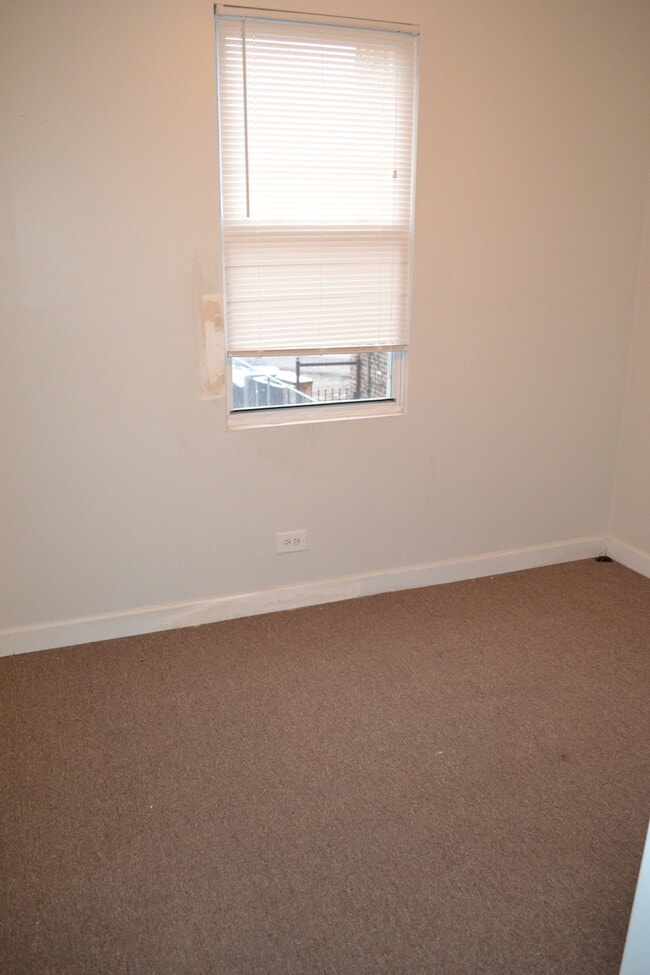 Building Photo - 2948 W Nelson St
