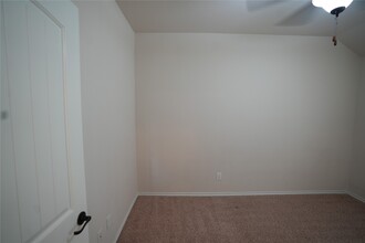 Building Photo - 1710 Thornhampton Ct