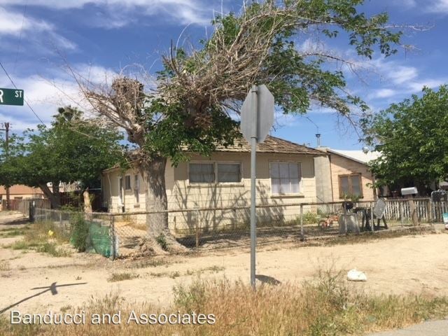 Building Photo - 3 br, 1 bath House - 701 Taylor