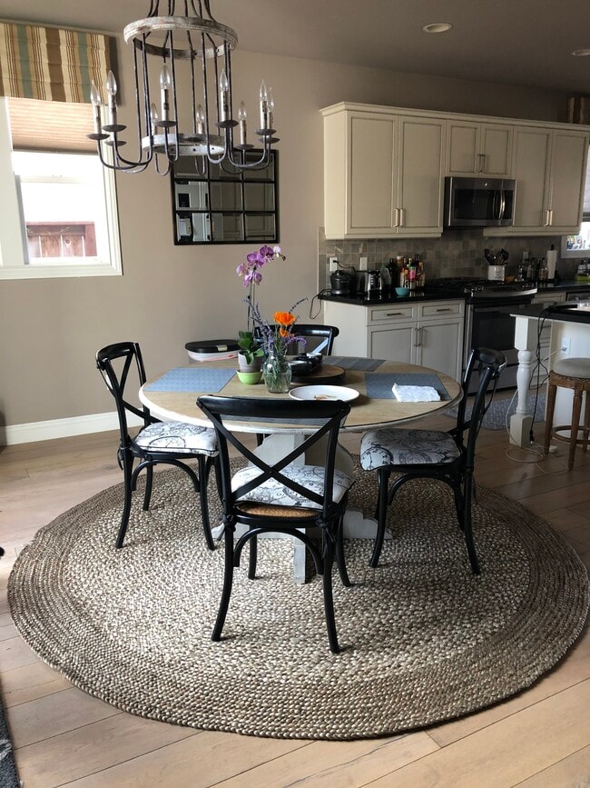 Furnished common areas - 377 Sage St