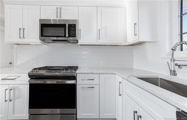 Building Photo - 38 Poe Ct