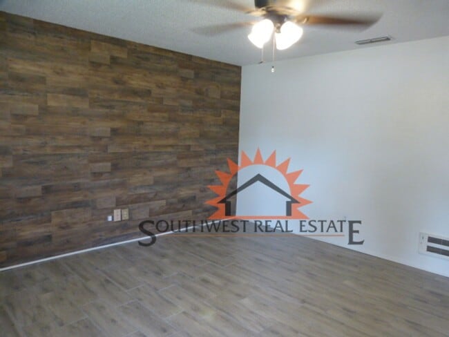Building Photo - Charming 3 bedroom home.