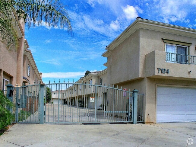Building Photo - 7124 Farralone Ave