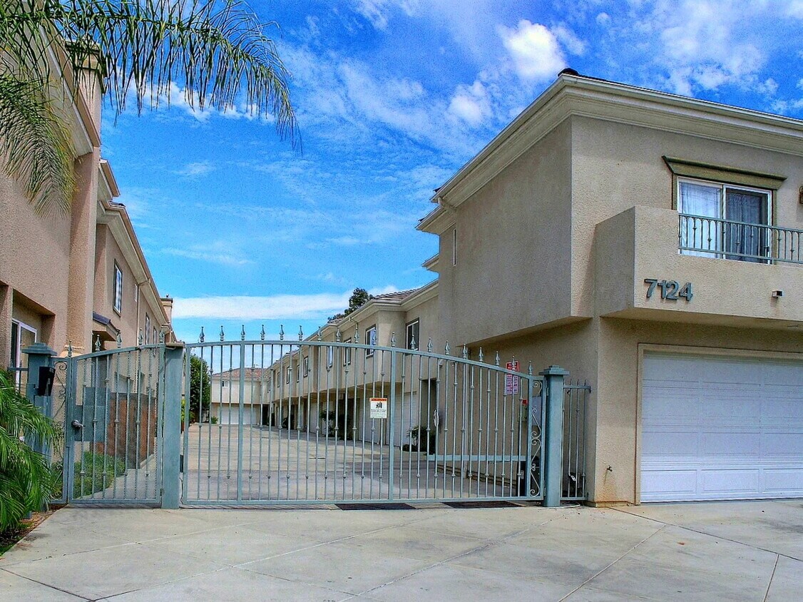 Foto principal - 7124 Farralone Ave