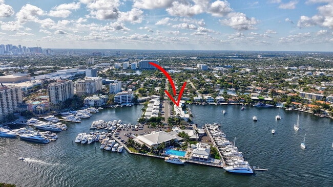 Foto del edificio - 2727 Yacht Club Blvd