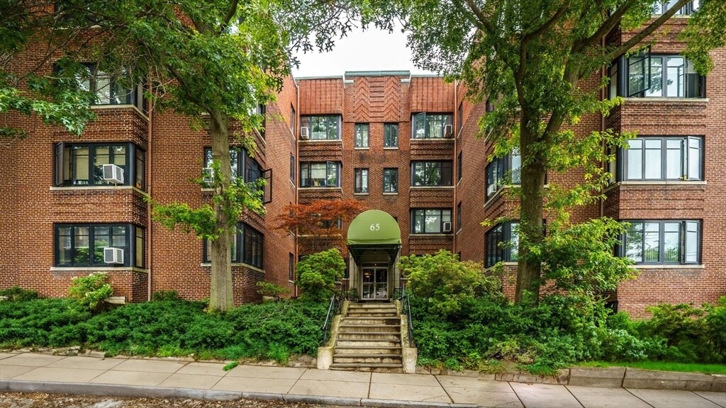 Primary Photo - 65 Strathmore Rd