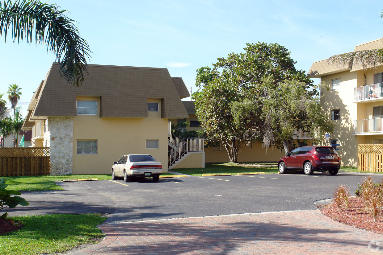 Building Photo - Gallowood Condominium