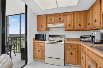 Building Photo - 6895 Willow Wood Dr