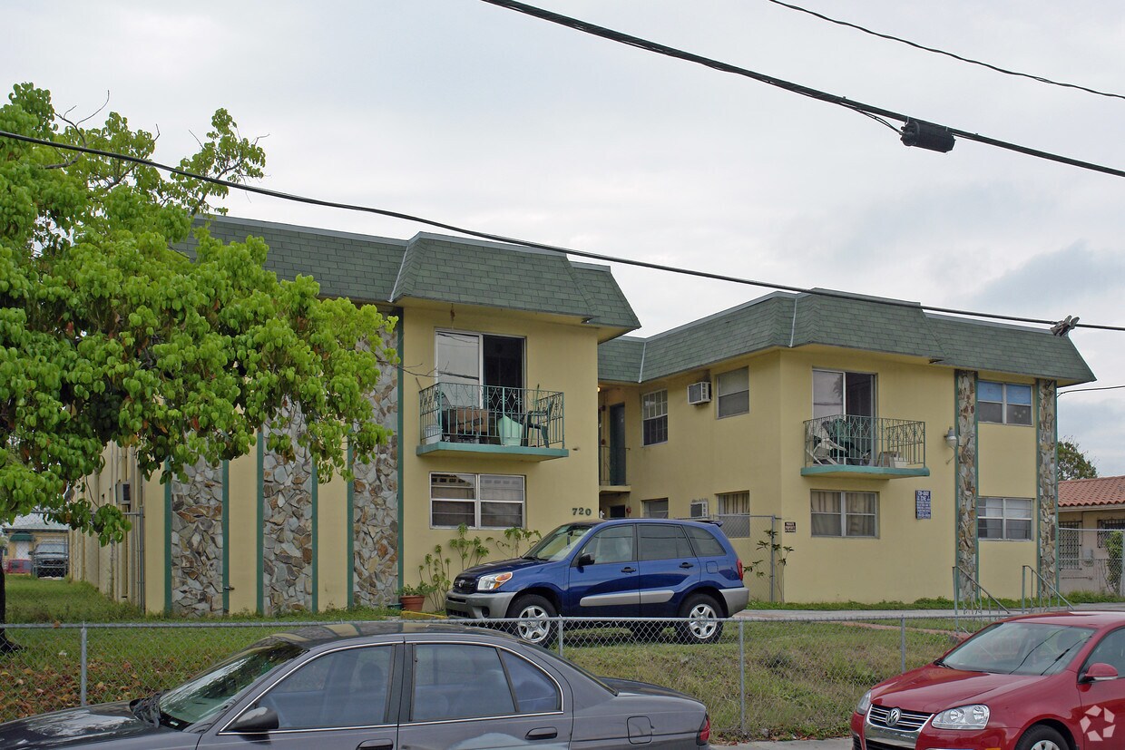 Foto del edificio - 720 NW 27th Ct