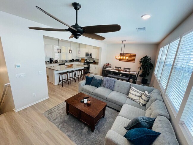 Foto del edificio - Beautiful Townhome!