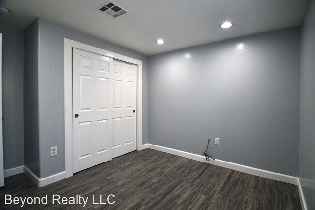 Foto del edificio - 3 br, 2 bath House - 3018 W. Hazelwood Street