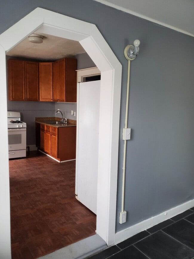 Building Photo - 304 Church St