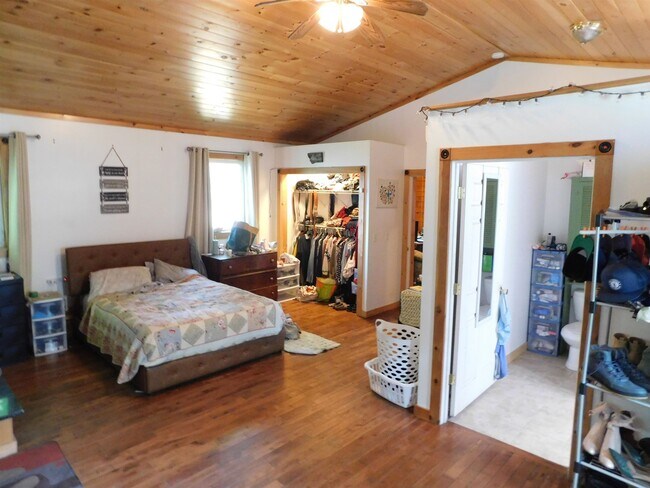 Building Photo - 28 Cottage St