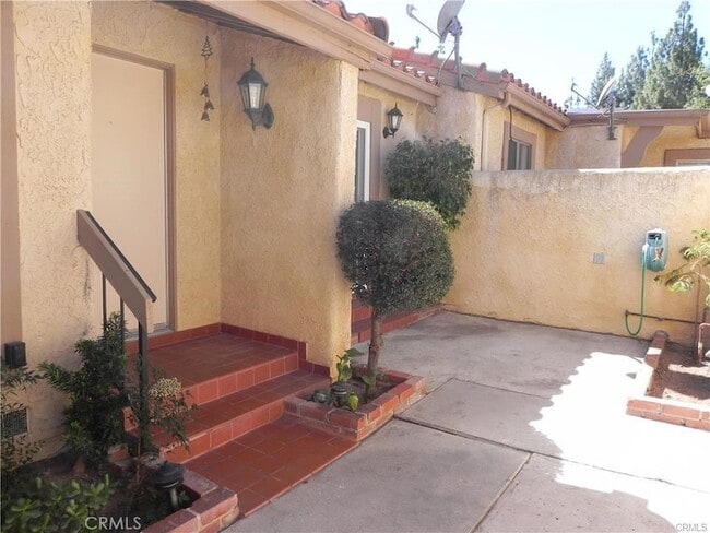Building Photo - 19501 Rinaldi St