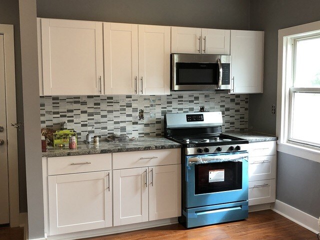 Foto principal - 1725 Dodge Ave