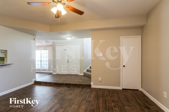 Building Photo - 800 Charles Pl