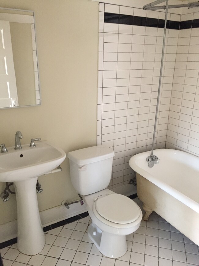 Bathroom with Clawfoot tub - 1414 Logan St