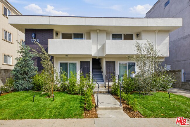 Foto del edificio - 1738 Colby Ave