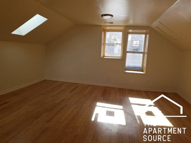 Foto del edificio - 1900 S Throop St