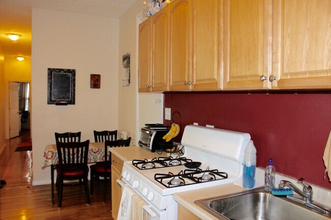 Building Photo - 447 Park Dr