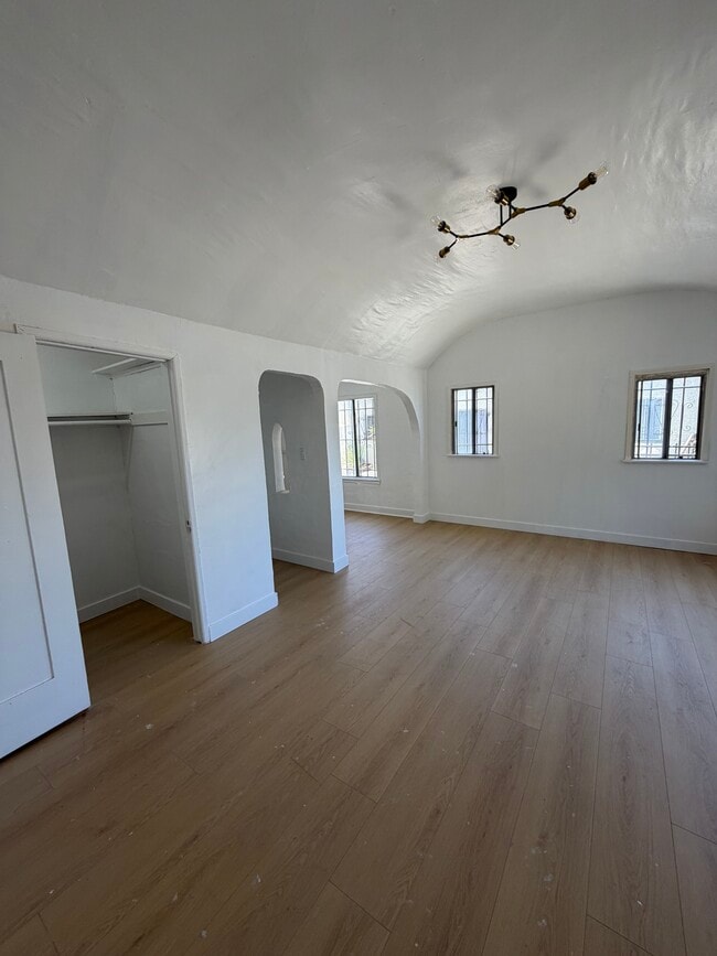 Building Photo - 200 Rosemont Ave