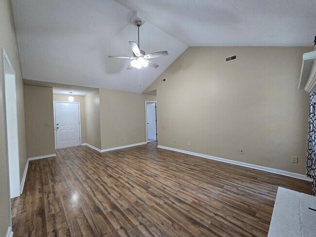 Foto del edificio - 1520 Crowndale Dr