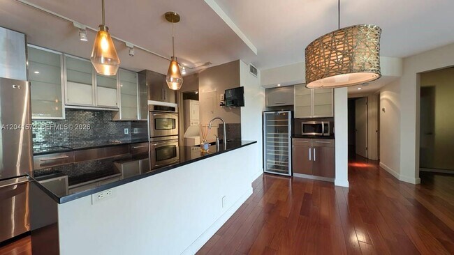 Foto del edificio - 900 River Reach Dr