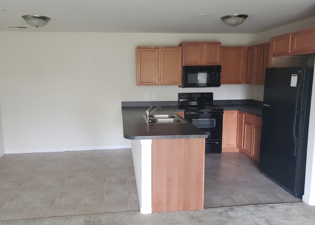 Cocina y comedor - Florin Hill Apartment Homes