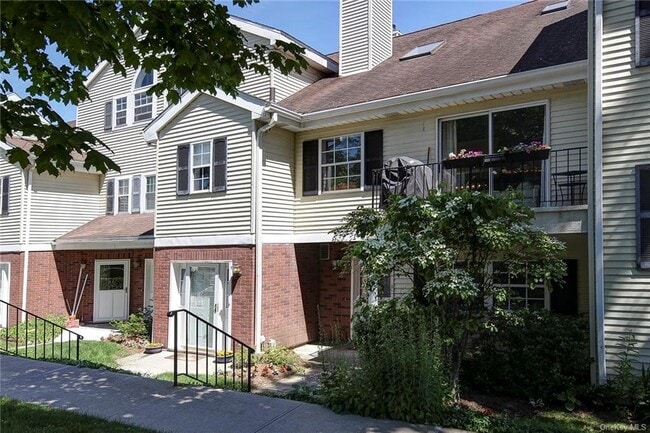 Building Photo - 76 Peck Ave