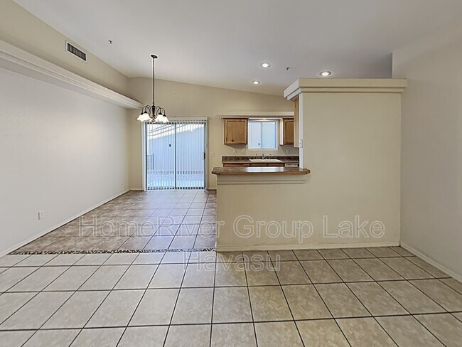 Building Photo - 2790 Palisades Dr
