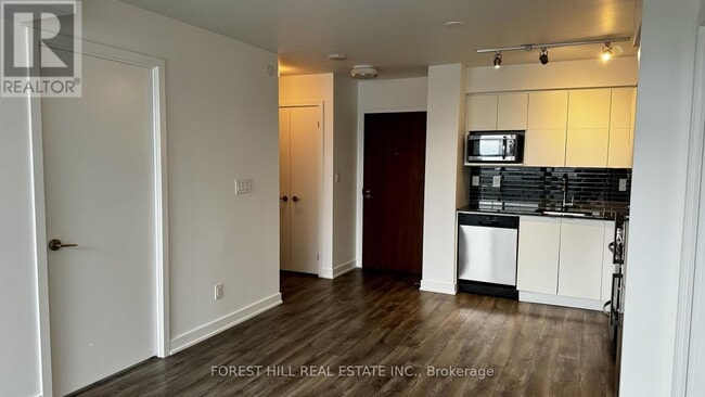 Building Photo - 160 Flemington Rd