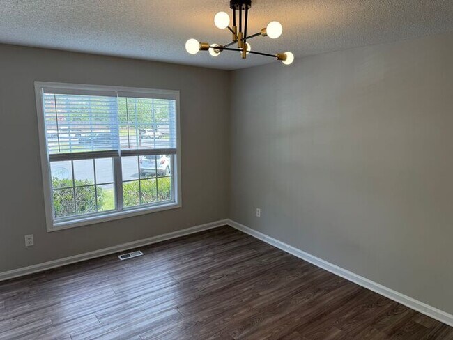 Foto del edificio - Red-Hot Summer Sale!!! Renovated 2-bedroom townhome in Kannapolis