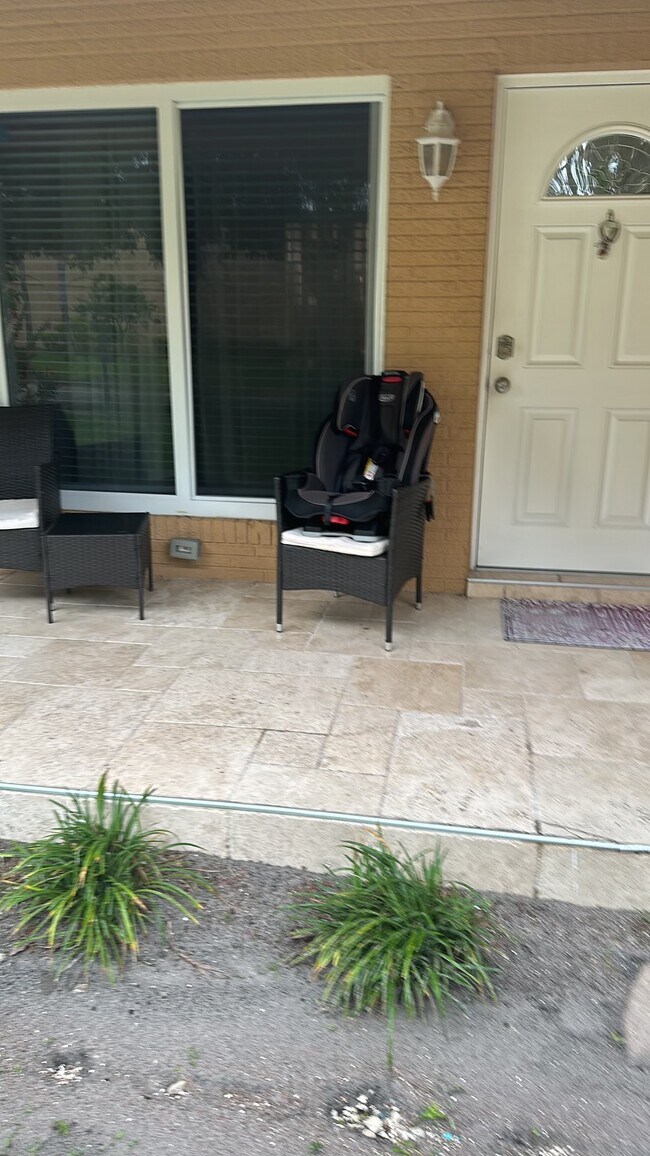 Building Photo - 137 NE 10th St