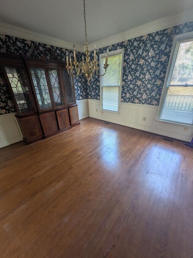 Building Photo - Four Bedroom Single Family Home in Hickory, NC!