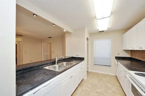 Foto del edificio - 1906 Coral Tree Ct