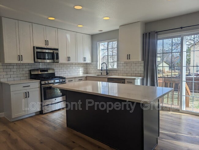 Building Photo - 3558 Larkspur Dr