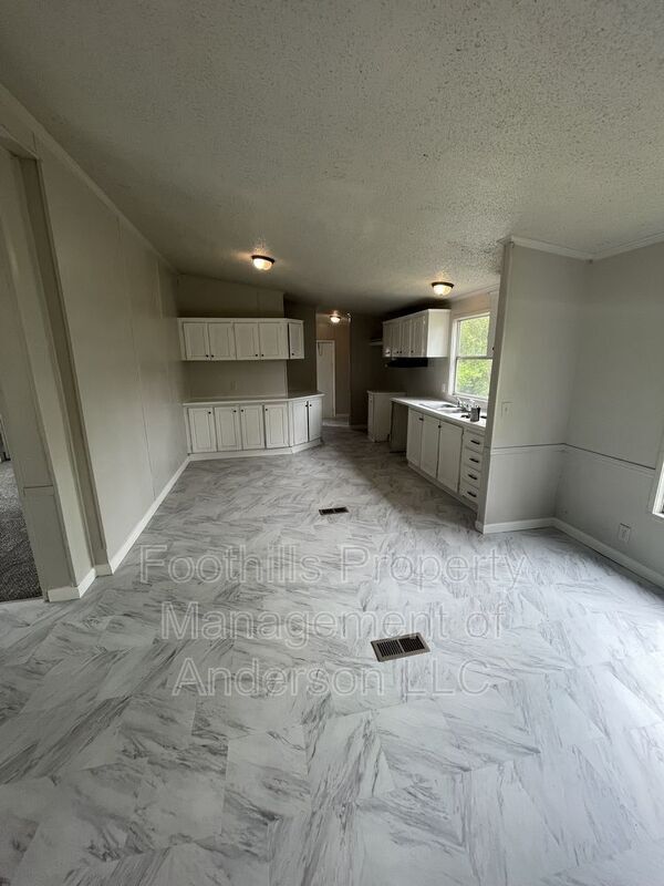 Foto del edificio - 2214 Owens Rd