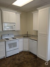 Building Photo - 102 N Dallas St