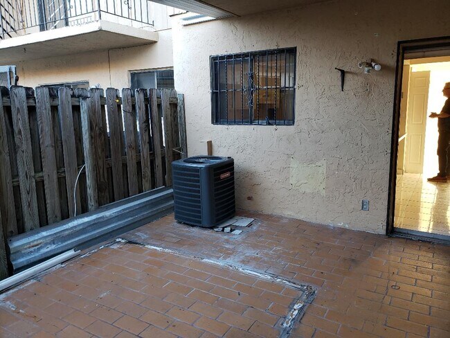 Foto del edificio - 8430 NW 8th St