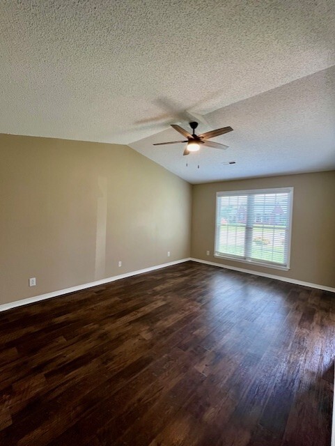 Building Photo - 1009 Cambridge Ct