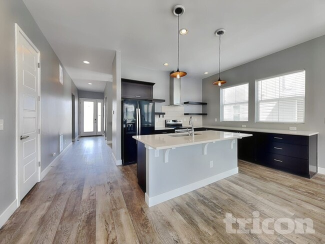 Building Photo - 4646 Mt Shavano St