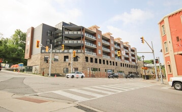 Building Photo - Mill Run Suites