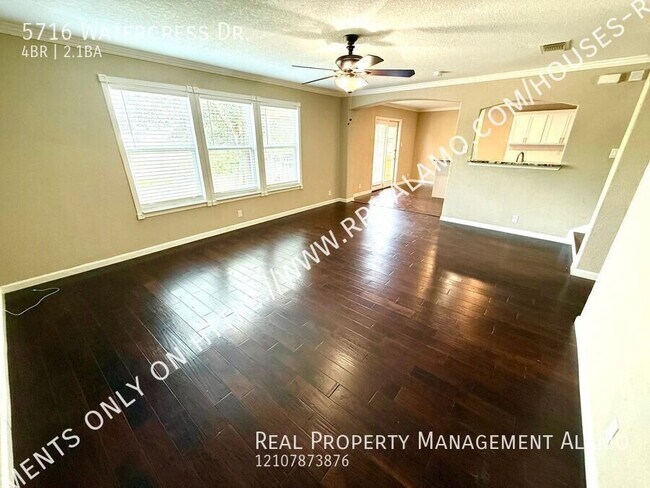 Foto del edificio - 5716 Watercress Dr