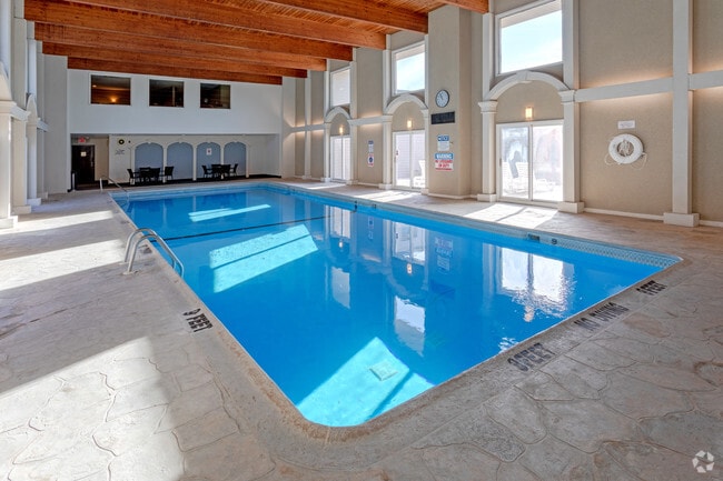 Piscina interior - At The Lake