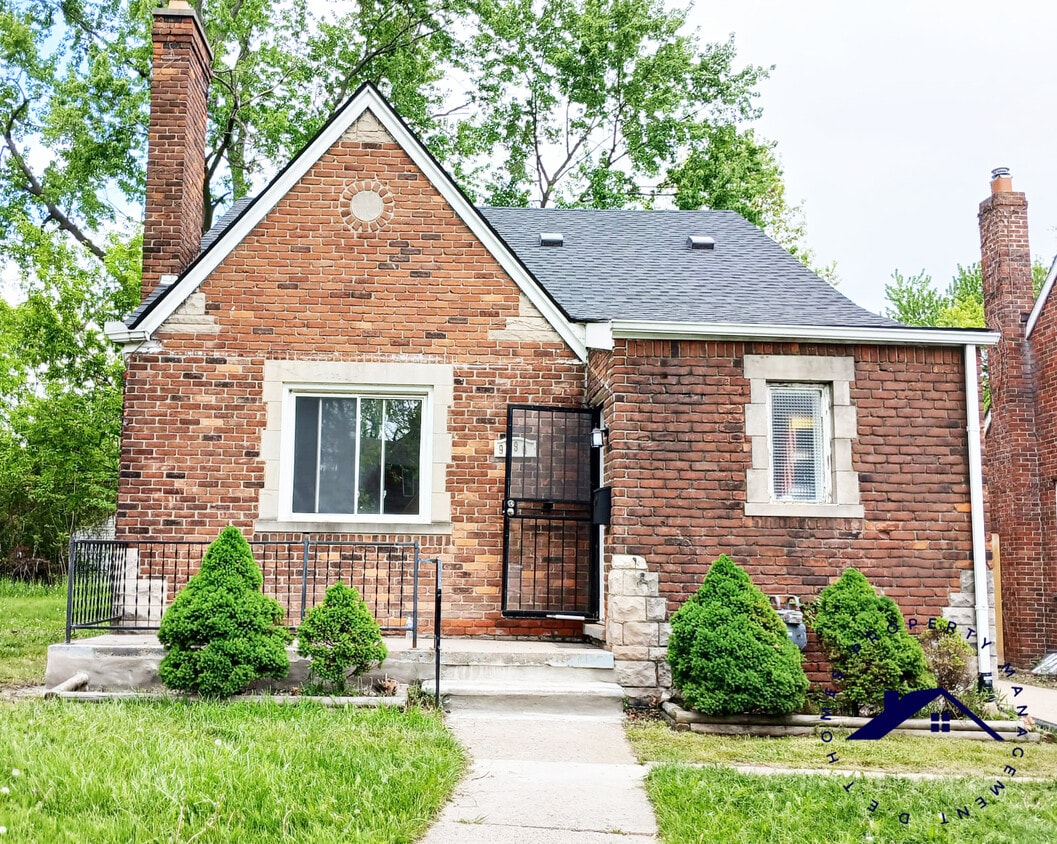 Primary Photo - 9790 Kensington Ave